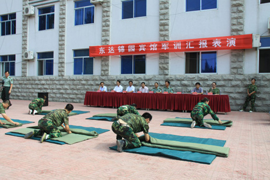 2010年?yáng)|達(dá)蒙古王集團(tuán)東達(dá)錦園賓館軍訓(xùn)匯報(bào)表演