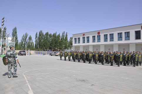 我集團民兵連參加達旗人武部民兵應急分隊集訓